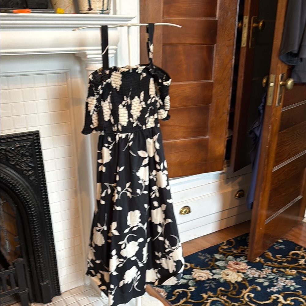 Soft Surroundings White‎ and Cream Off-Shoulder Divani dress. Worn about 3x - Picture 5 of 7
